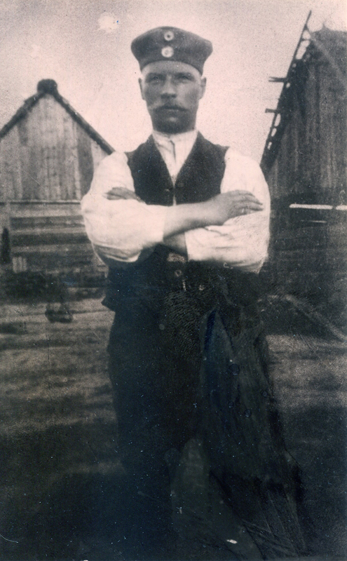 Johann Roschkowski auf seinem Hof während des 1. Weltkrieges