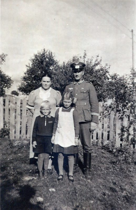 Eheleute Emil Pasternak und Frau Meta, geb. Zywietz, mit ihren Kindern Ruth und Horst