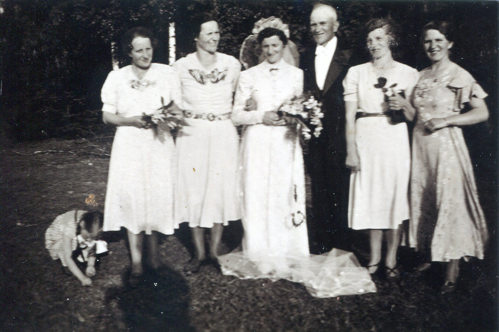 Hochzeit von Gertrud Erdmann aus Fylitz und Eduard Lipper aus Gutfeld im Jahre 1941.