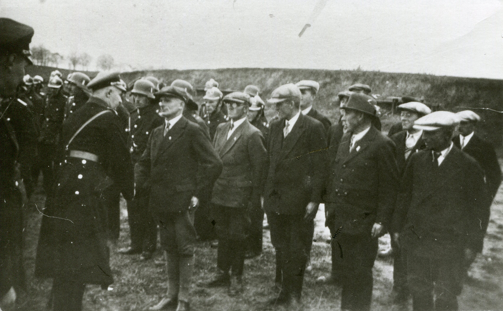Freiwillige Feuerwehr Hardichhausen beim Appell am 28.10.1934 in Gedwangen.