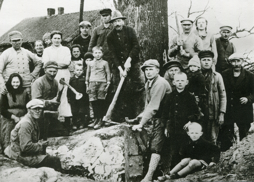 Familie und Freunde bei Fritz Maxin (links oben)