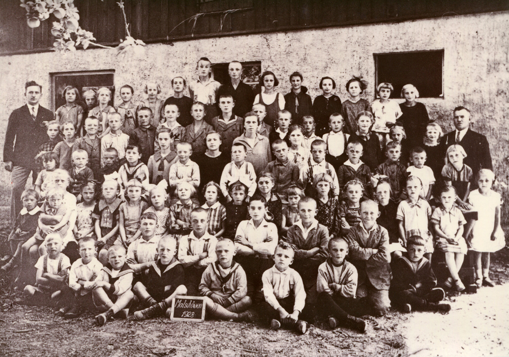 Schüler der Volksschule im Sommer 1928