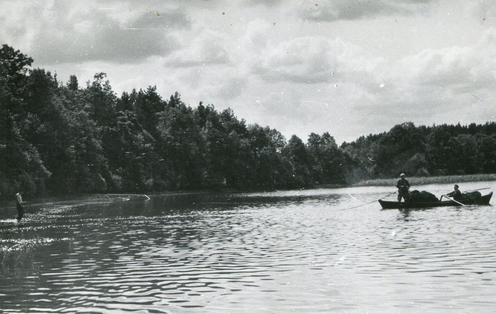 Ansetzen eines Fischzuges im See Zeil gegenüber dem ehemaligen Omulef-Schloß - 1959