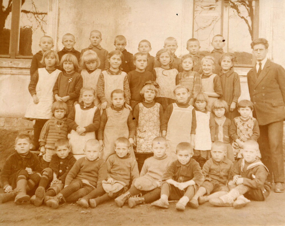 Schulklasse in Saberau ( um 1927)