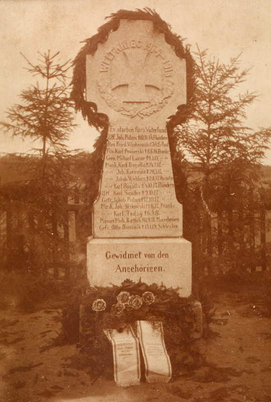 Kriegerdenkmal (eingeweiht am 9.10.1921)