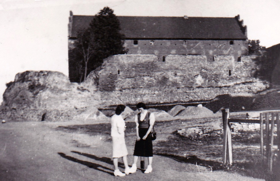 Burgruine nach 1945